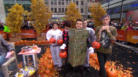 snl children's holiday costumes